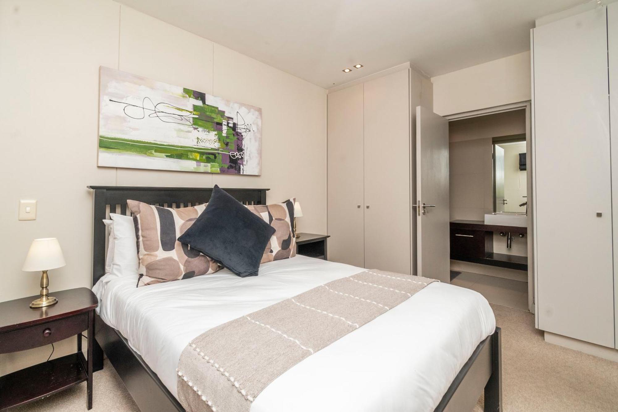 Point Living - Modern Charm *